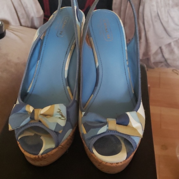 Shoes - Picture 1 of 3